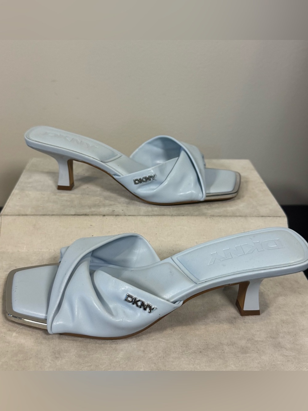 DKNY Pale Blue Twisted Strap Mid-Heel Sandals size 6, NWOT